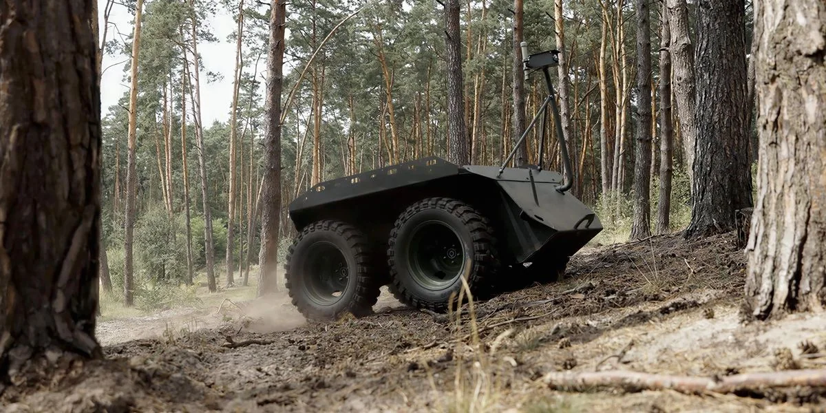 La automatización de la zona de muerte: El auge de los UGVs y el futuro de la guerra sin humanos