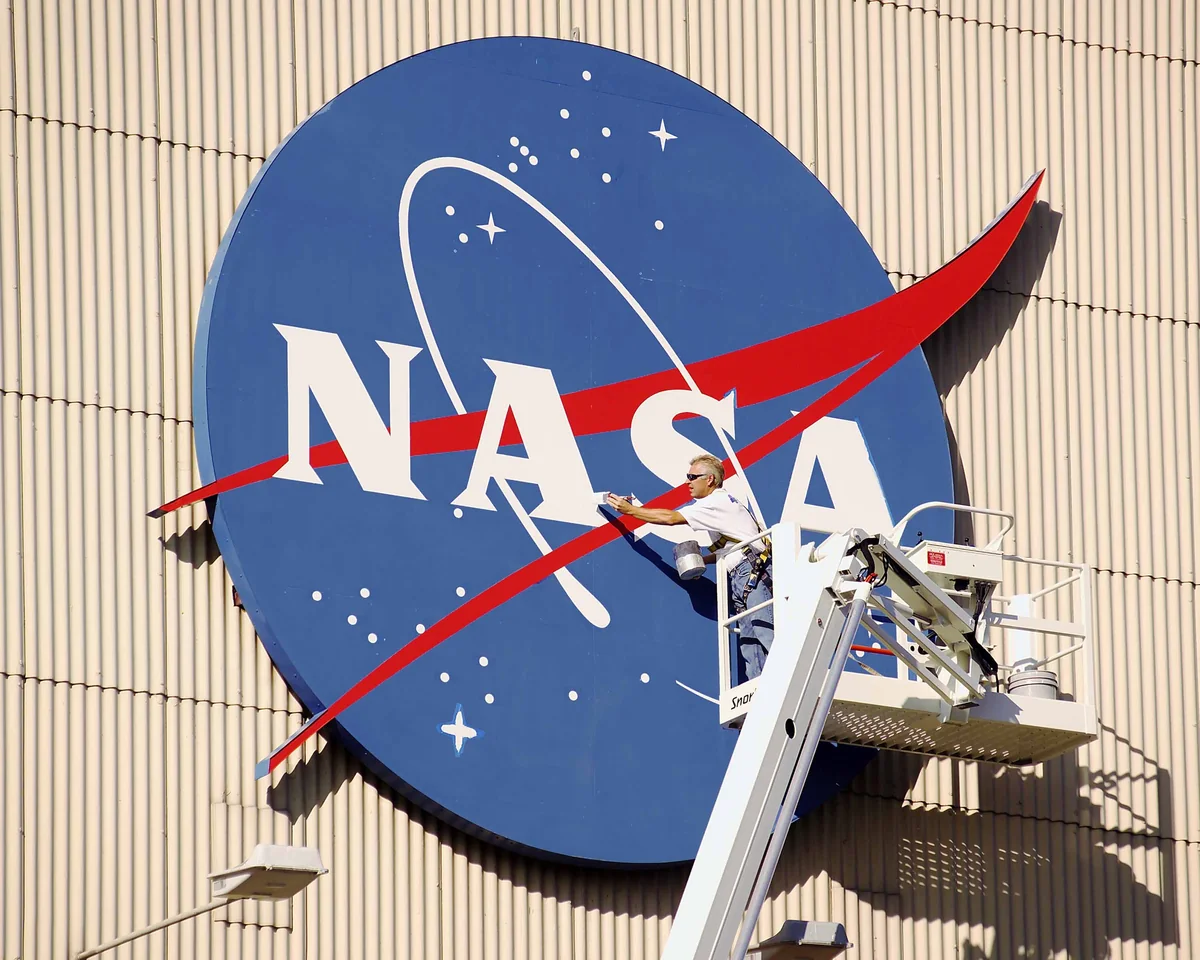 Robótica Espacial y Modelos VLA: De las Misiones Lunares al Mantenimiento Orbital Autónomo