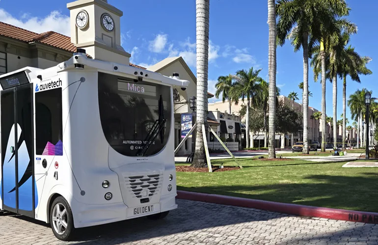 Por qué el factor humano es indispensable para escalar las flotas comerciales de robotaxis