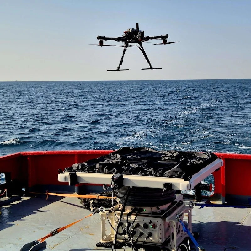 WaiV Robotics logra el primer aterrizaje autónomo de drones en alta mar de noche